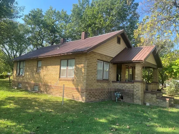 1113 W Maple St, Independence, KS 67301