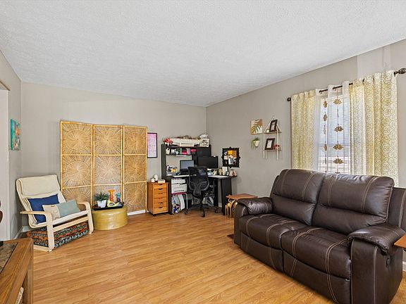 4th image of 715 S Jennings Dr