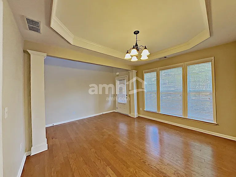 818 Poplar Ter — Photo 7