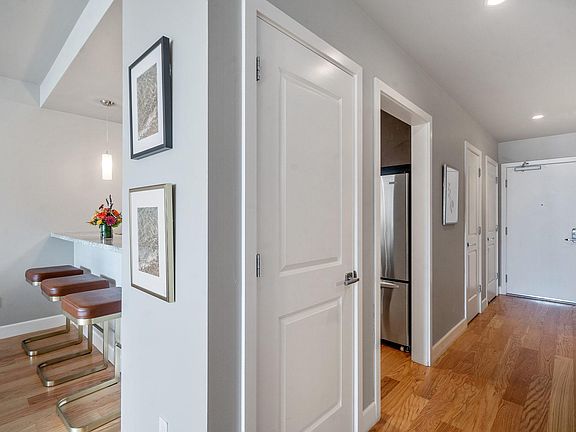 Barstool/breakfast area, large pantry