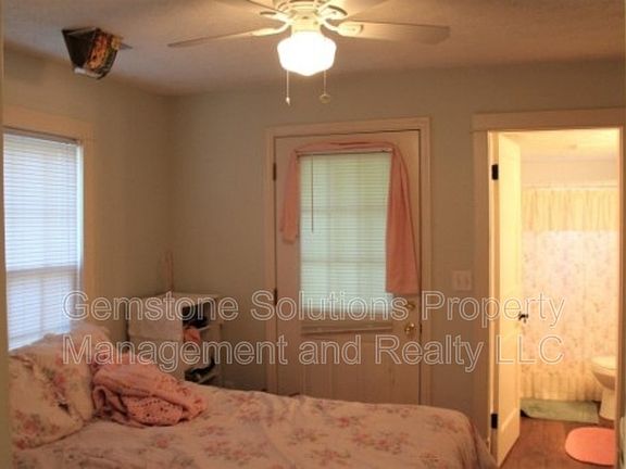 5th image of 337 Granbury St