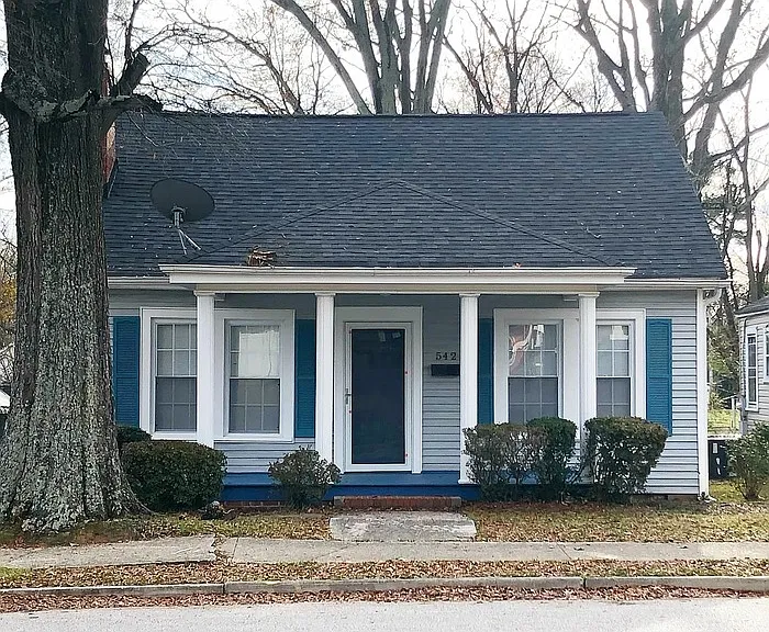 542 E Black St — Photo 1