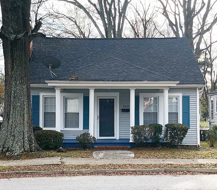 1st image of 542 E Black St