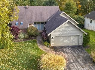 33910 Redbridge Ln, Solon, OH 44139