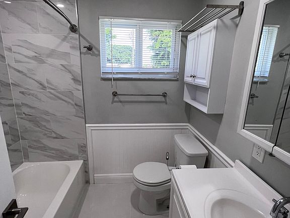 2nd image of 4711 SW 43rd Ave