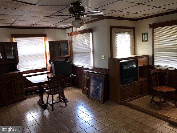 4th image of 320 Lorewood Ave