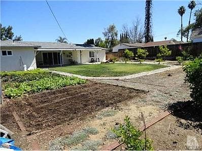 4th image of 748 E Avenida De Las Flores