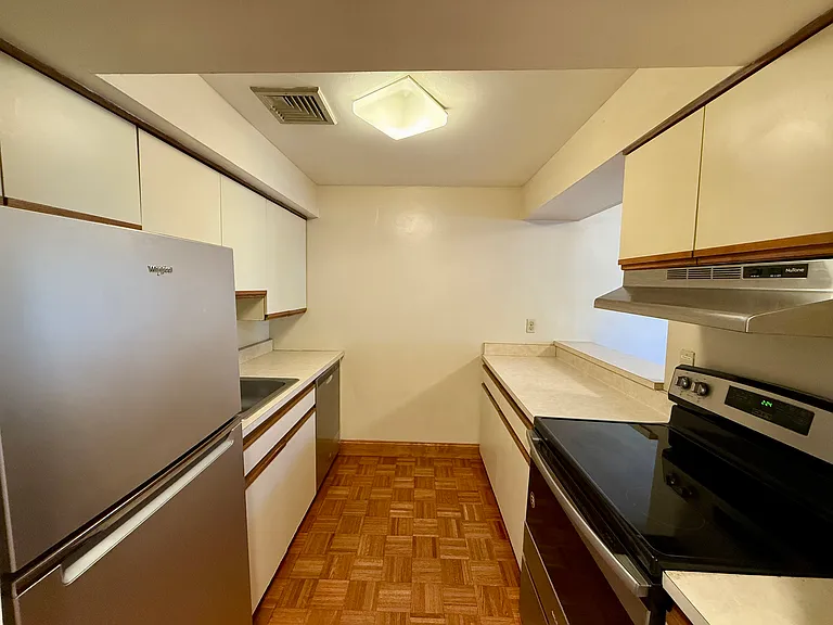 105 Tremont Ave #C — Photo 6