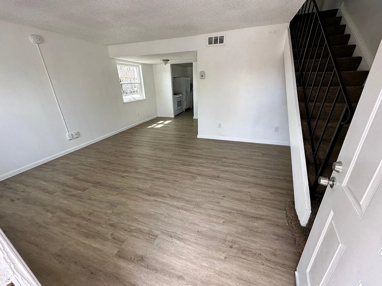 7566 Phoenix Park Dr — Photo 3