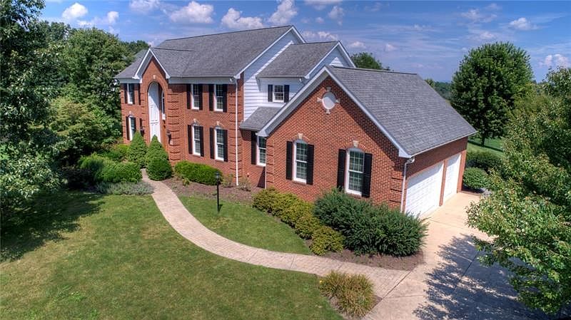 Welcome to 723 Lindwood Drive!