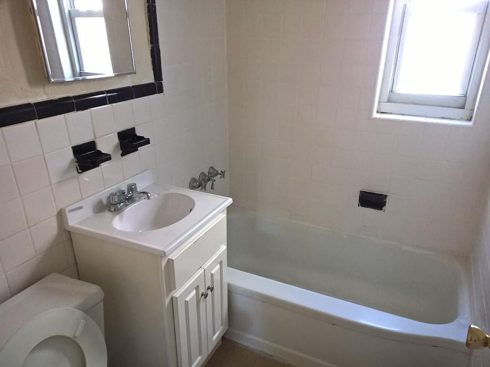 2nd image of 113 Ayers Ct #3
