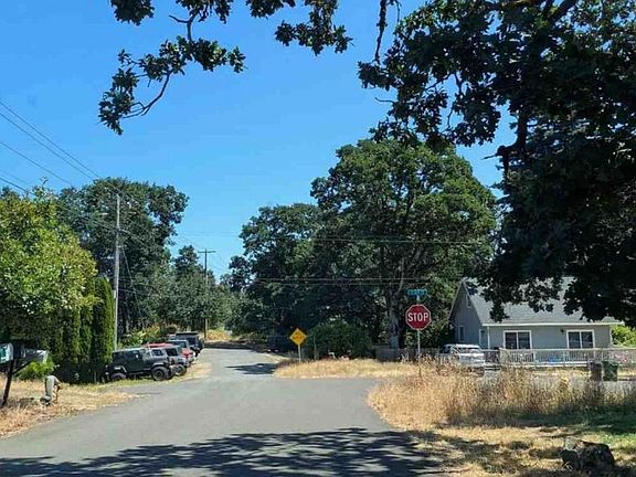 Exterior Neighborhood (street photo)