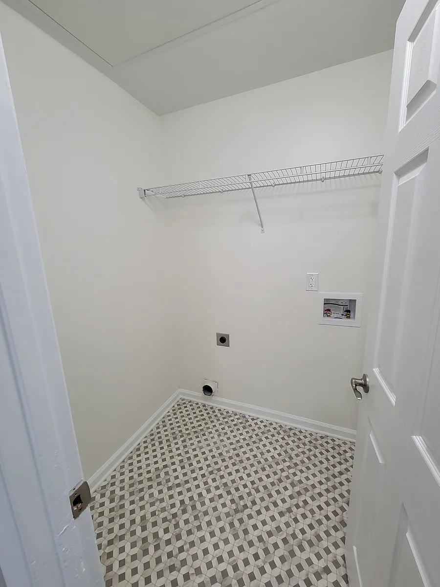 Building Photo - 555 E 8th St #1