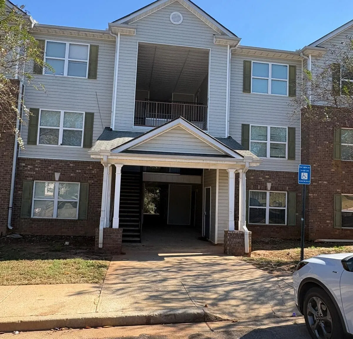 3 bed, 2.0 bath, 1292 sqft, $1,500 — Photo 1