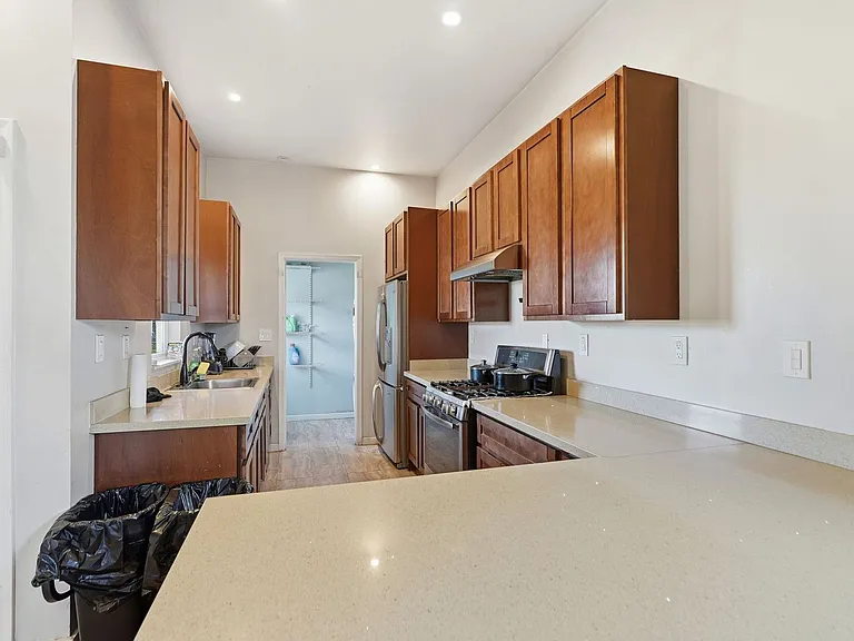 2533-2535 Filbert St — Photo 8