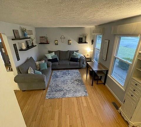 5th image of 3820 Indianwood Dr