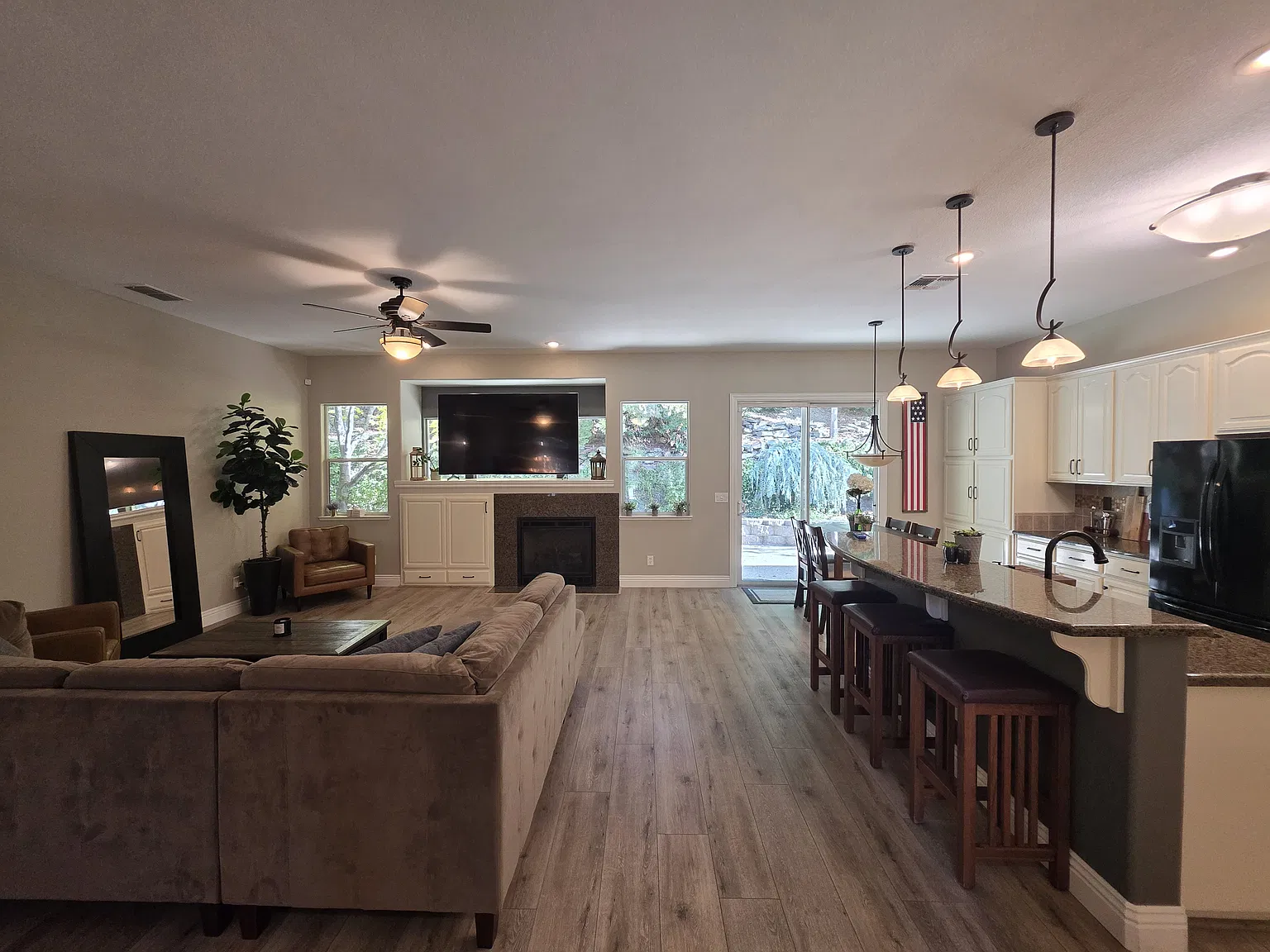 3 bed, 1997 sqft, $3,250 — Photo 4