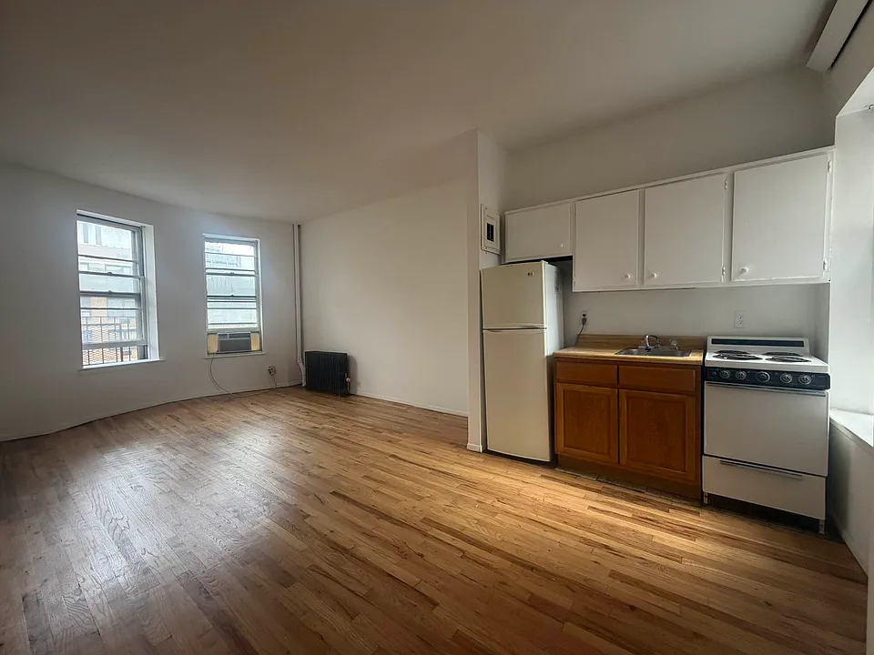 234 E 14th St #5C