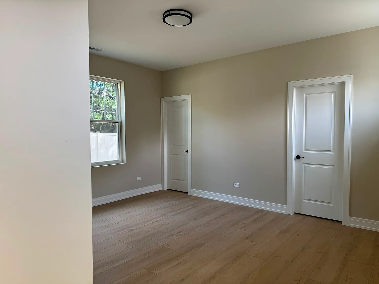 3 bed, 2400 sqft, $3,500 — Photo 3