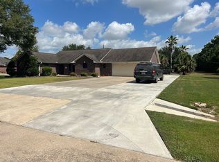 506 Meadowlark Ln, Winnie, TX 77665
