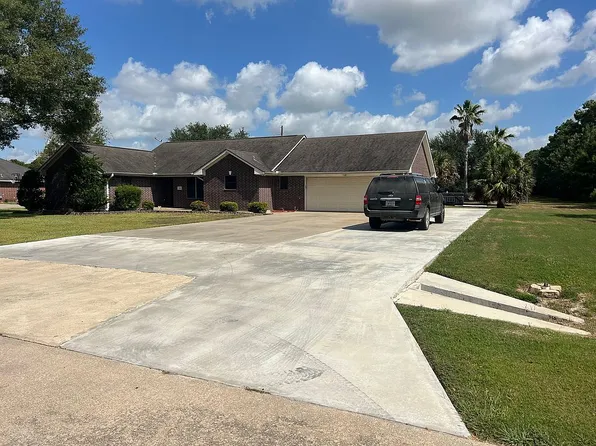 506 Meadowlark Ln, Winnie, TX 77665
