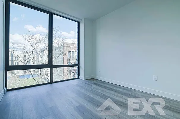 Rented by EXR | media 9