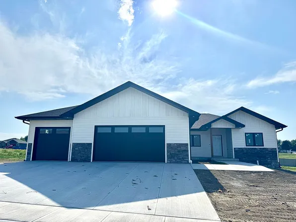 5006 15th Avenue Pl, Kearney, NE 68845