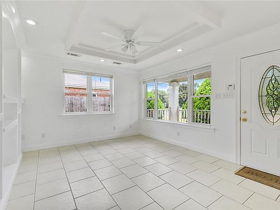 2nd image of 3826 Paris Ave