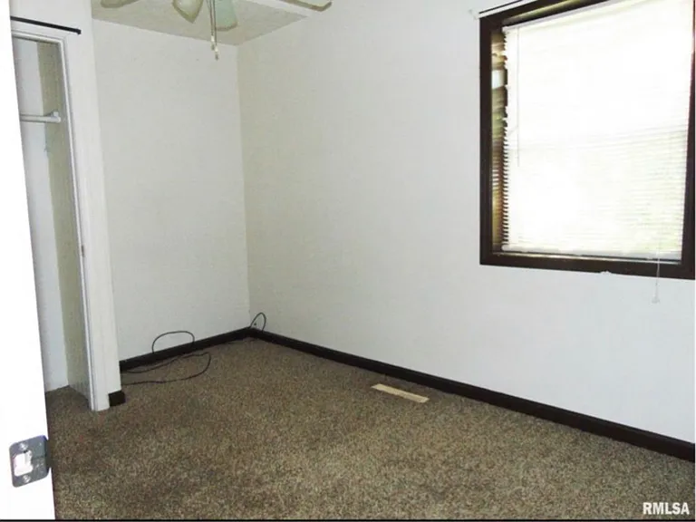 504 E Hill St — Photo 10