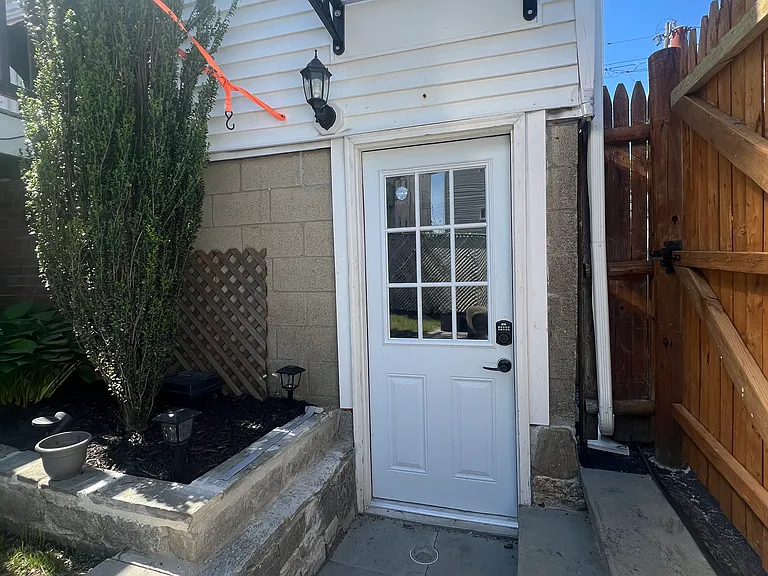44 Bettinson Ave — Photo 12