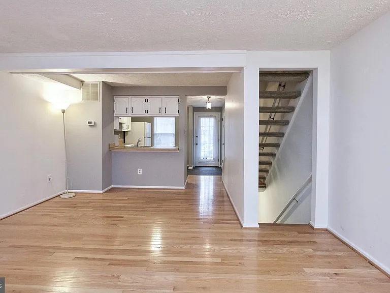 1915 Belmont Ridge Ct — Photo 11