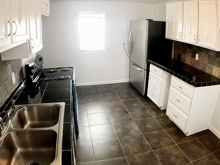 1418 5th St NE #2 — Photo 3