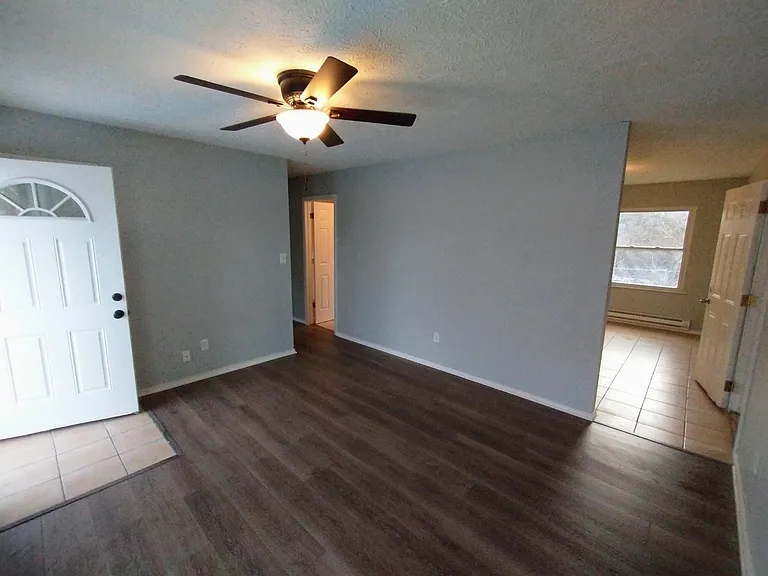4521 Phoenix Dr — Photo 2