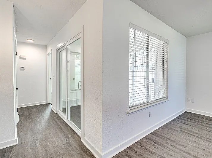 111 Akin Dr — Photo 3