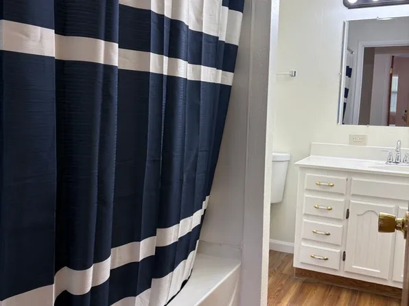 Spacious 3 Bedroom 2 Bath Townhome with Garage Available Now Great Location!, 4300 Eastridge Dr Unit 1, Rockford, IL 61107