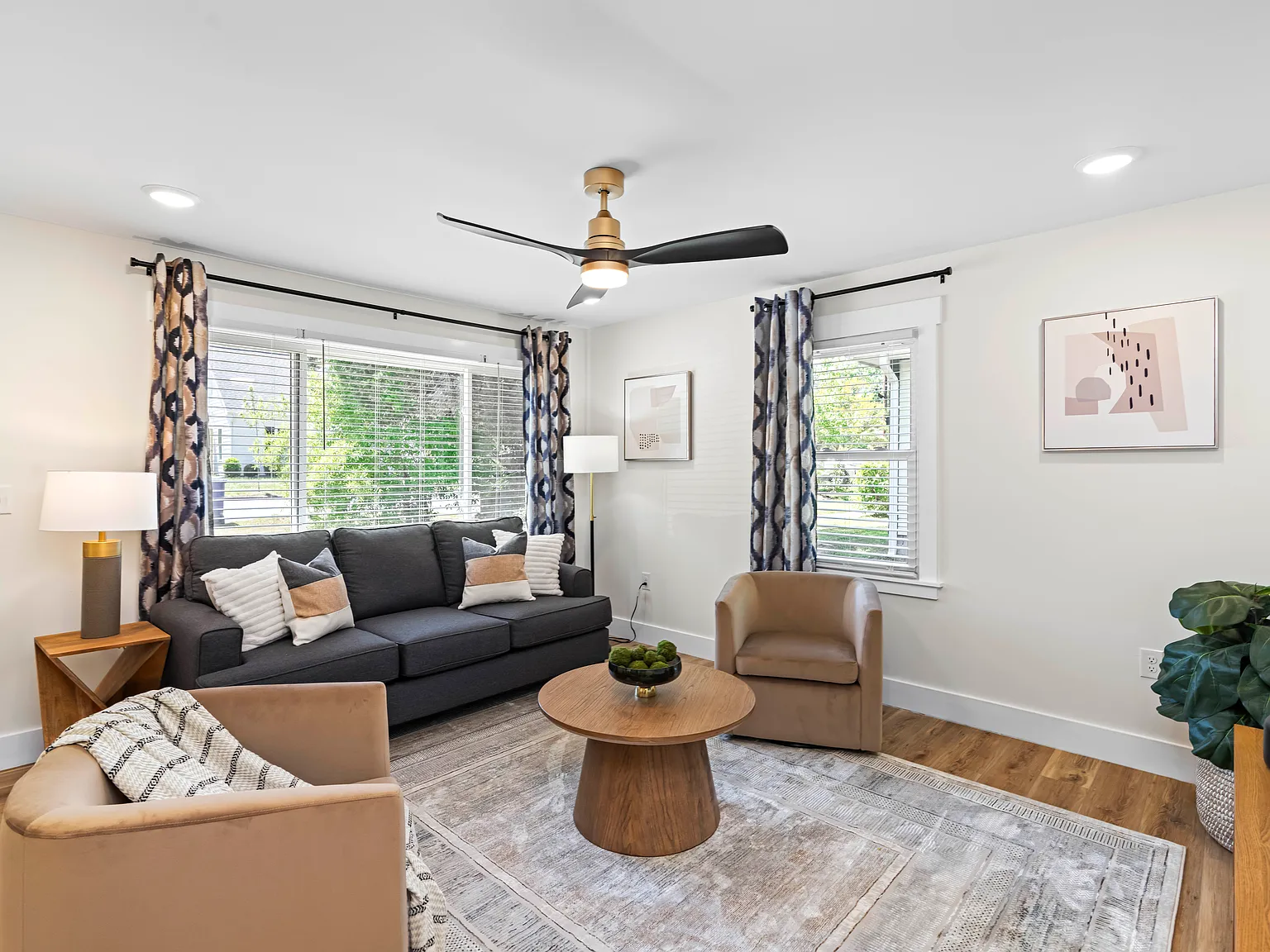 3 bed, 1120 sqft, $3,500 — Photo 3