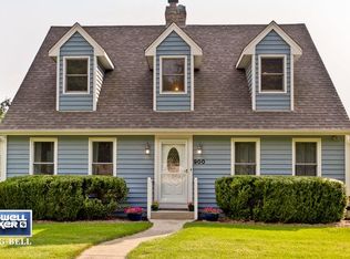 900 Glenmore Ln, Elgin, IL 60124