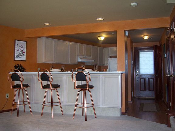 Kitchen - Breakfast Counter