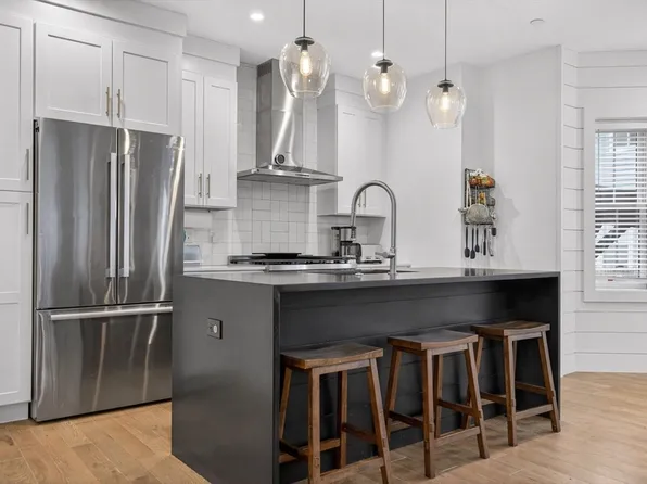 13 Quincy St #A, Somerville, MA 02143