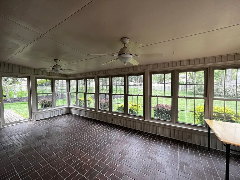 75 Plymouth Cir — Photo 24