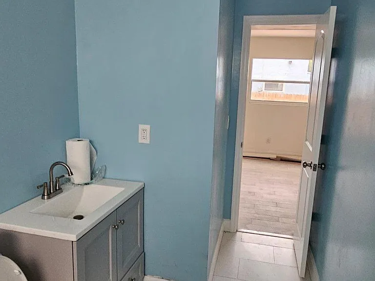 3402 Greenwood Ave — Photo 5