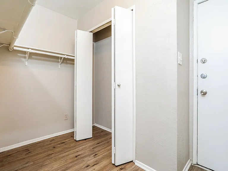 4141 Yellowleaf Dr — Photo 11