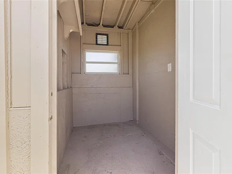 22312 Lasalle Rd — Photo 38