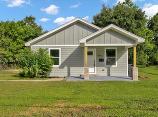 6921 Howe St, Groves, TX 77619