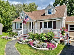 27 Pleasant View Dr, North Chili, NY 14514