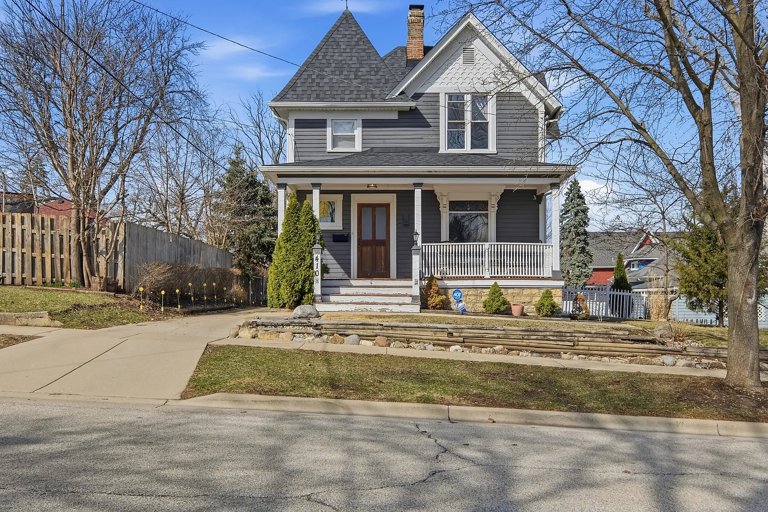 410 Standish St photo 1