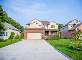 37440 Curwood Dr, Sterling Heights, MI 48310