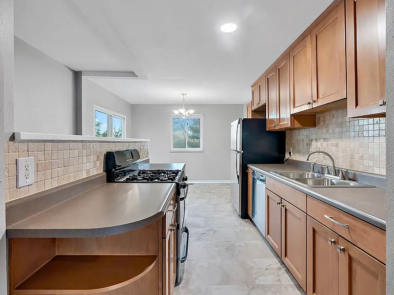 1149 Saratoga Dr — Photo 12