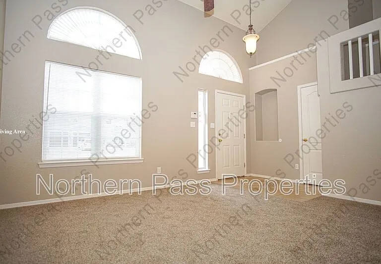 10790 Adin St — Photo 3