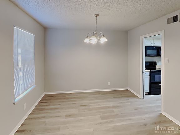 3rd image of 5711 Creekwood St